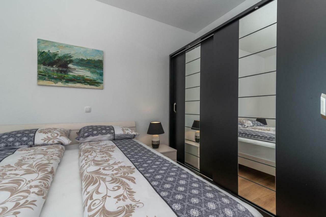 Villa Confido Luxury Apartment 01 Donji Seget Exterior photo