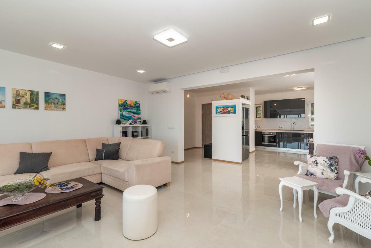 Villa Confido Luxury Apartment 01 Donji Seget Exterior photo